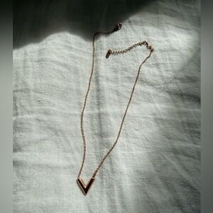 LV dup Elegant Gold color V Pendant Necklace